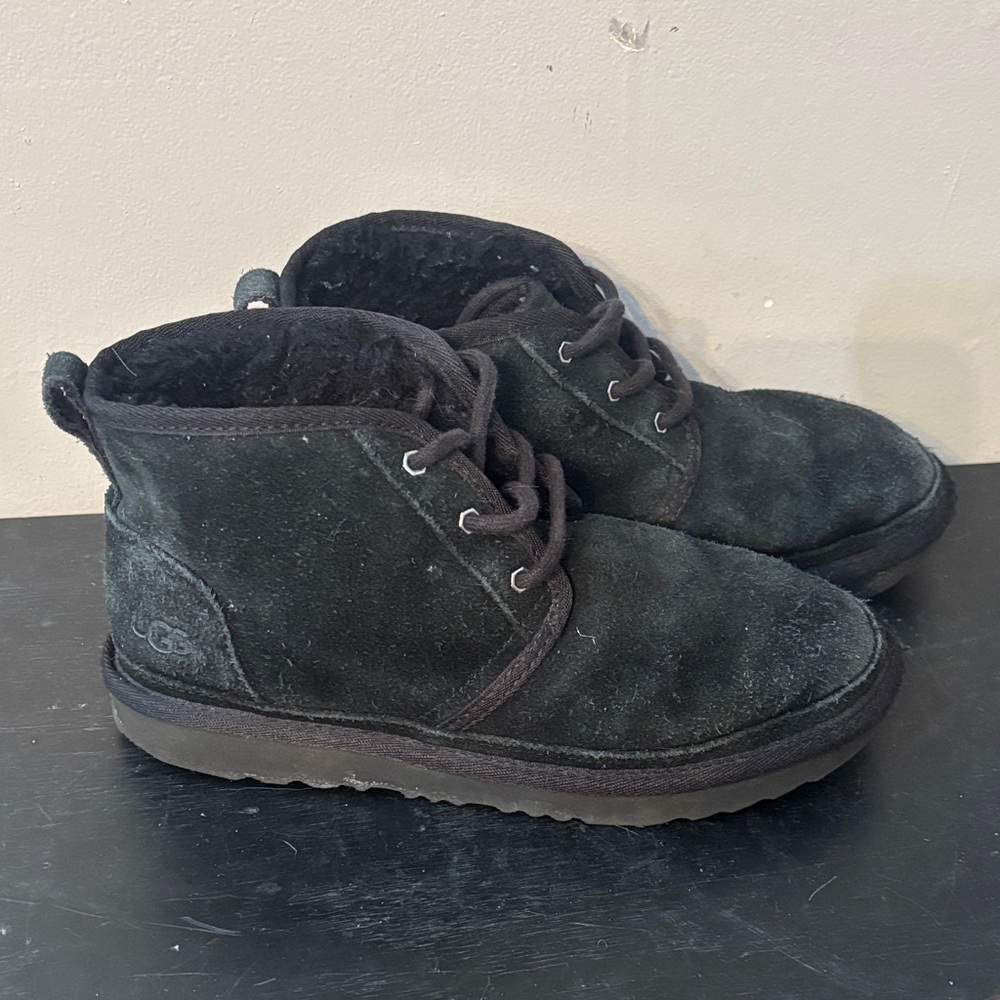 UGG Neumel Chukka Suede Boots Black  Boys 5 Women’s 7